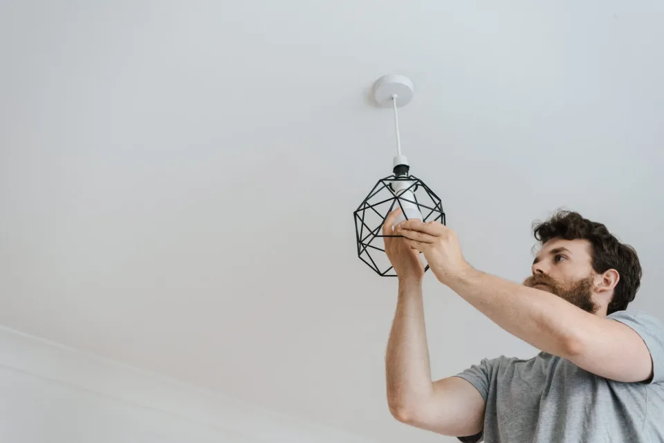 Máy lạnh không mát, chảy nước, kêu to